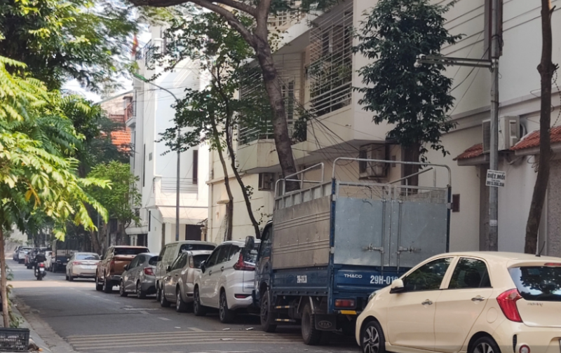 Nhà Cầu giấy - vị trí vàng, dân xây 4 tầng chắc chắn, sổ đỏ vuông đẹp